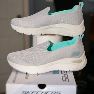 Women's Arch Fit Sneaker Walking Shoes  bRAND :Skechers